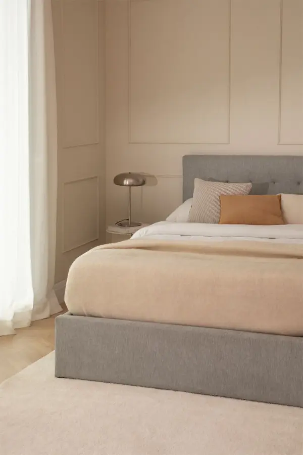 Cama Tapizada con Canapé Abatible – KOSMO